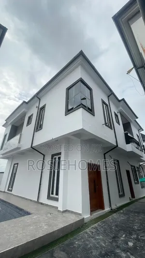 5bdrm Duplex in Chevron for sale
