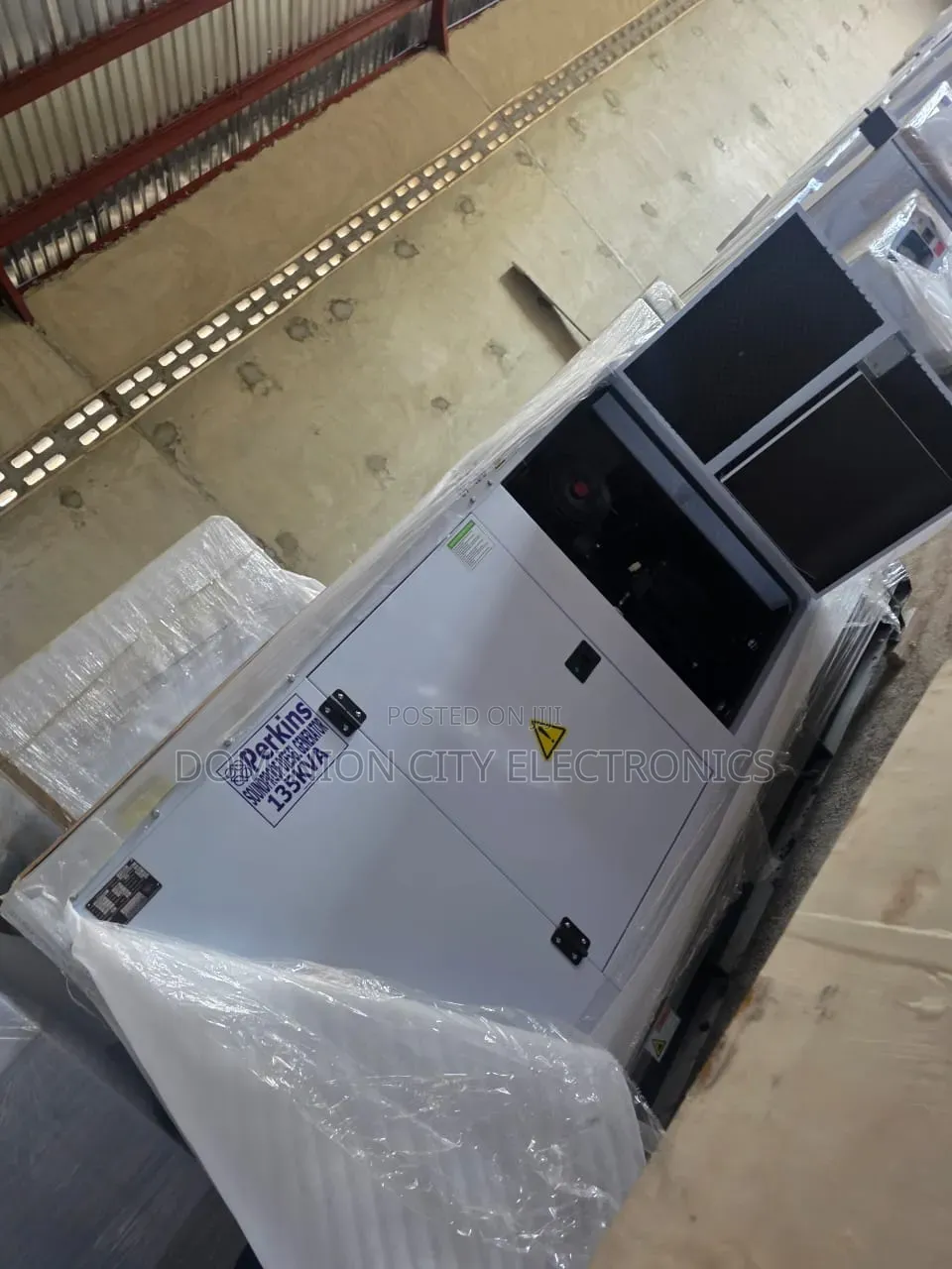 Original England Perkins Diesel Soundproof Generator Sp135kva 100%copp