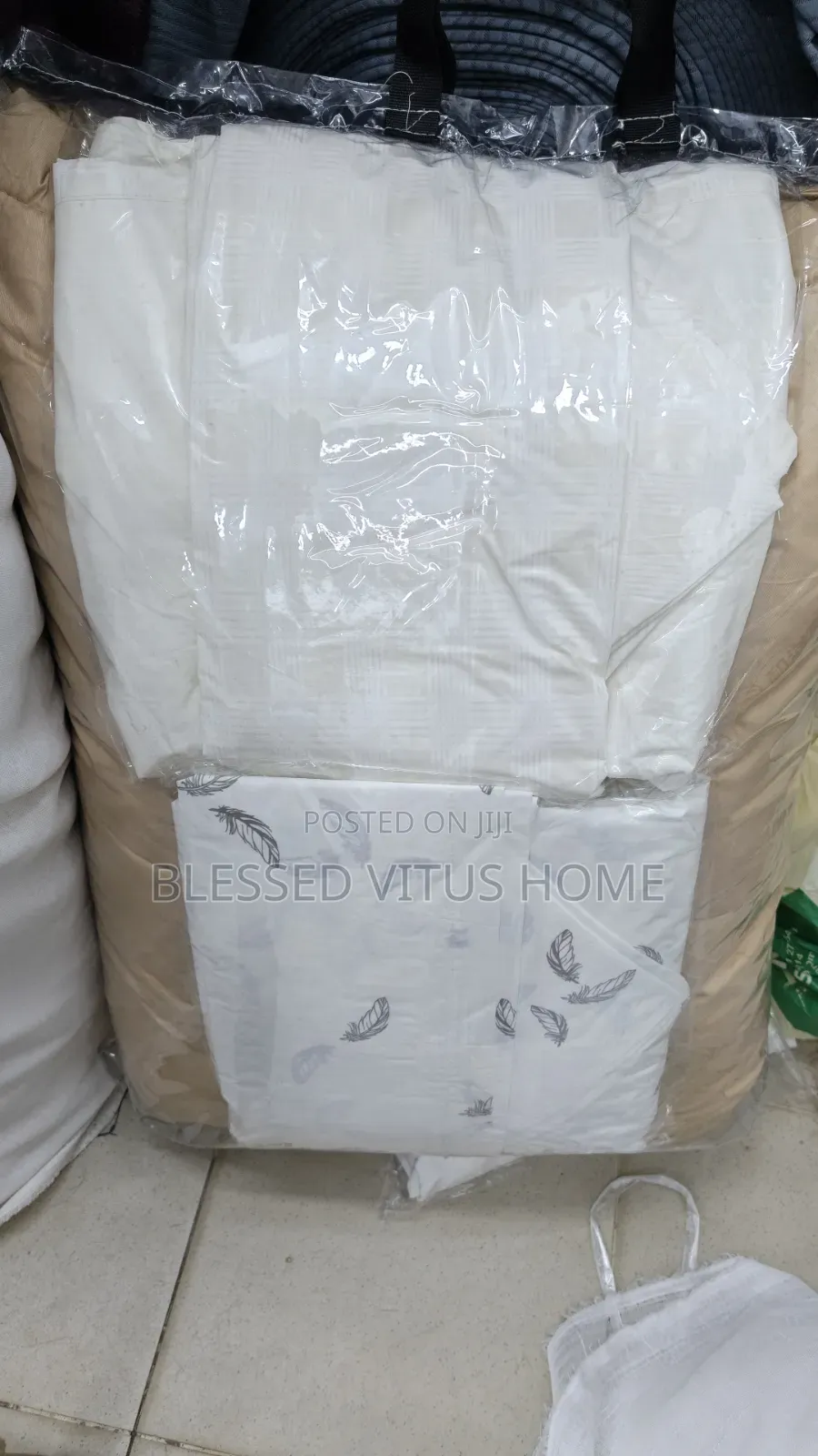 6 Y 6 Duvet Set With 4 Pillows Cases