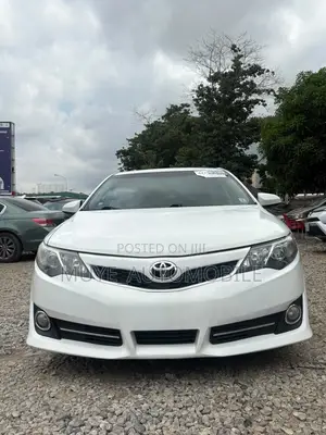 Toyota Camry SE 4dr Sedan (2.5L 4cyl 6A) 2012 White