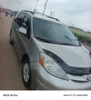 Toyota Sienna 2006 Silver