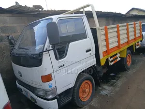 Toyota Dyna 200 1998 White