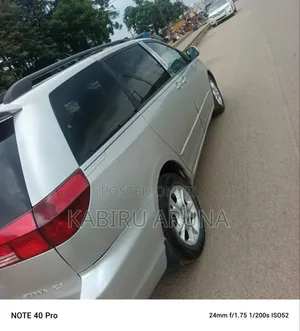Toyota Sienna 2004 Silver