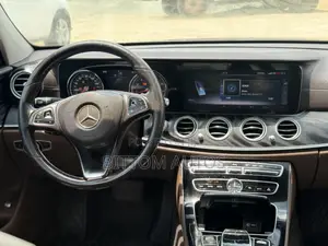 Mercedes-Benz E300 4Matic AWD Sedan (2.0L 4cyl 9A) 2017 Blue