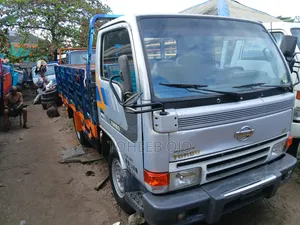 Tokunbo Nissan Cabstar New Model Face! Diesel Engine.