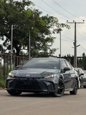Toyota Camry SE 2025