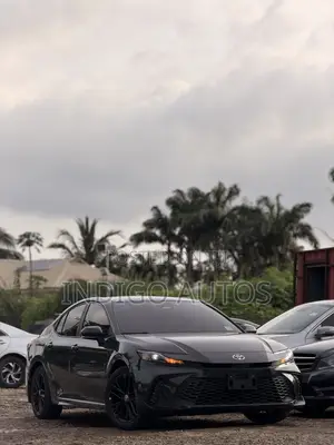Toyota Camry SE 2025 Gray