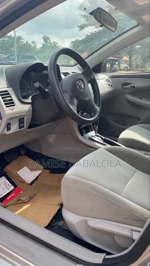 Toyota Corolla 2012 Silver