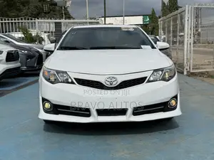 Toyota Camry SE 4dr Sedan (2.5L 4cyl 6A) 2013 White