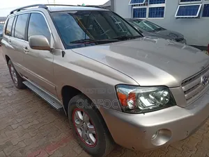 Toyota Highlander 2004 Gold