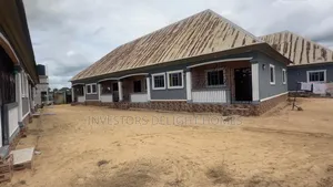 1bdrm Block of Flats in Oshimili North for sale
