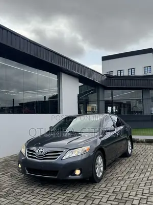Toyota Camry XLE 4dr Sedan (2.5L 4cyl 6A) 2011 Gray