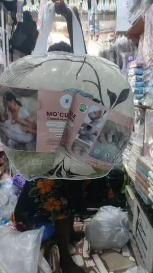 Mo Cuddle Nursing Pillow