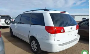 Toyota Sienna 2009 White