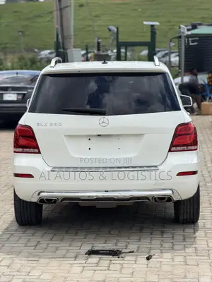Mercedes-Benz GLK-Class Base GLK 350 4dr AWD 4MATIC (3.5L 6cyl 7A) 2015
