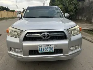 Toyota 4-Runner SR5 4WD 2010 Silver