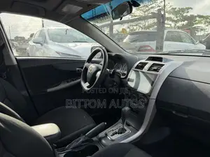 Toyota Corolla S 4dr Sedan (1.8L 4cyl 4A) 2012 Red