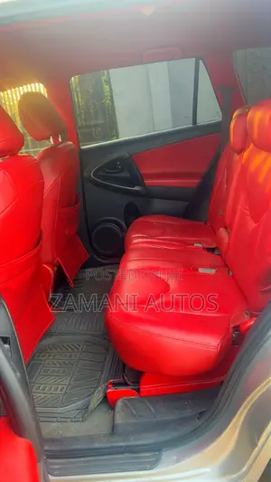 Toyota RAV4 2011 Silver