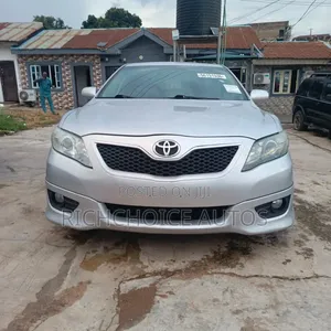 Toyota Camry SE 4dr Sedan (2.5L 4cyl 6A) 2011 Silver