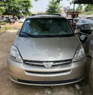 Toyota Sienna 2005 Gold