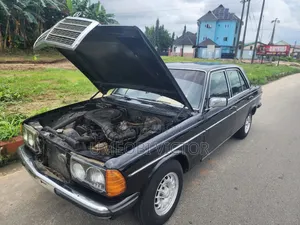 Mercedes-Benz 230E 1985 Black