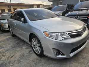 Toyota Camry XLE 4dr Sedan (2.5L 4cyl 6A) 2014 Silver