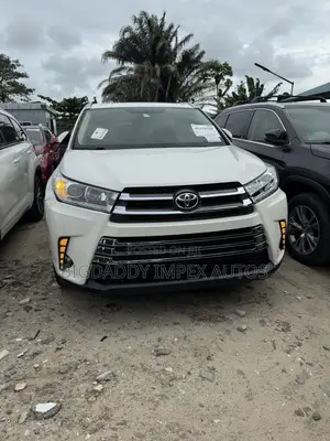 Toyota Highlander XLE 4dr SUV AWD (3.5L 6cyl 6A) 2015 White