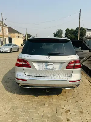 Mercedes-Benz M Class ML350 4MATIC 4dr SUV AWD (3.5L 6cyl 7A) 2014