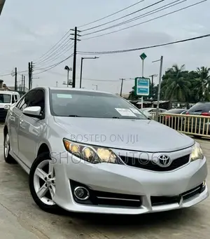 Toyota Camry SE 4dr Sedan (2.5L 4cyl 6A) 2013 Silver