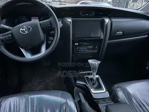 Toyota Fortuner 2.7 RWD 2023 Black