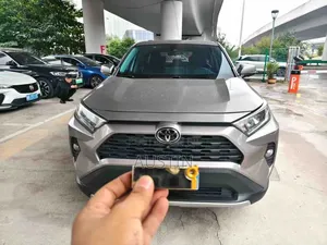 Toyota RAV4 2021 Silver