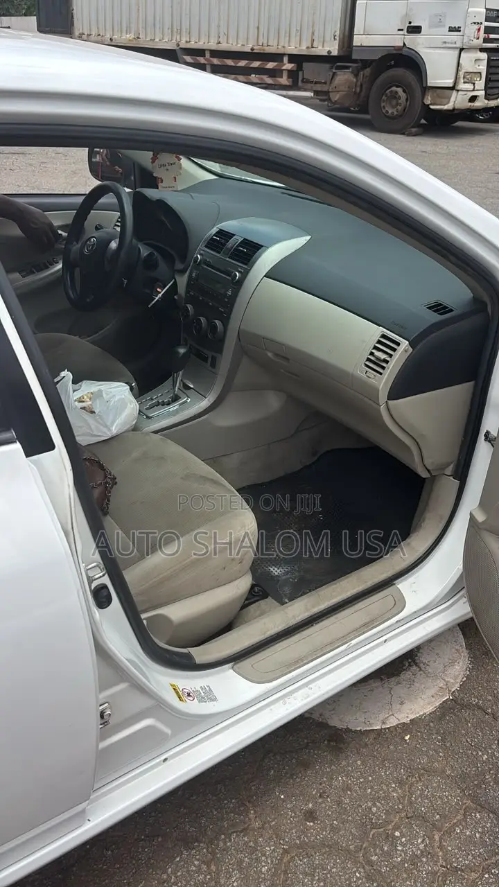 Toyota Corolla 2011 White