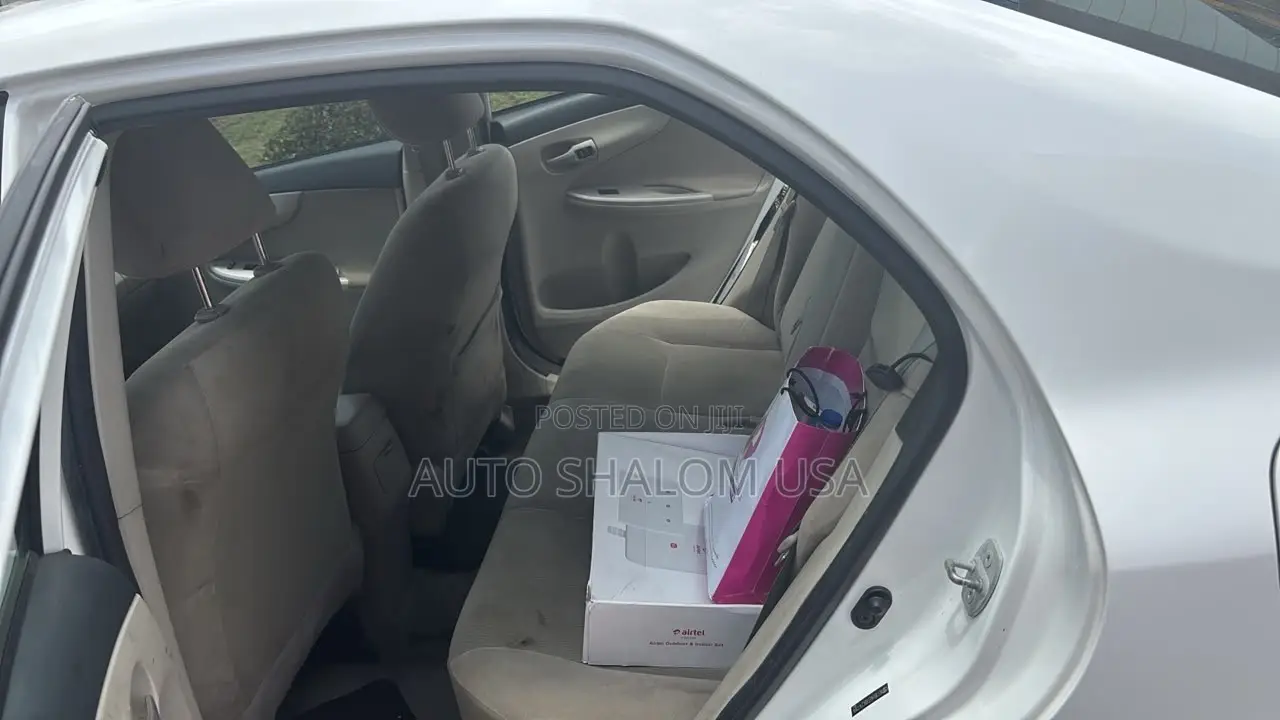 Toyota Corolla 2011 White