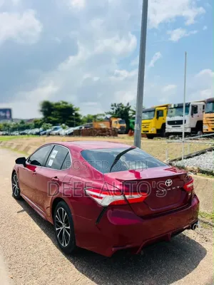 Toyota Camry SE FWD (2.5L 4cyl 8AM) 2018 Red