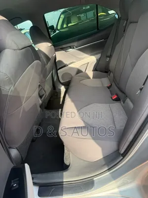 Toyota Camry 2018 Silver