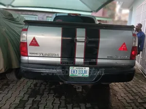 Toyota Tundra 2005 Silver
