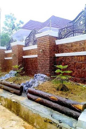Painting Design on Fence