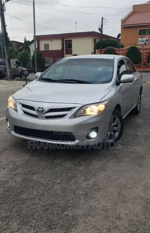 Toyota Corolla 2010 Silver