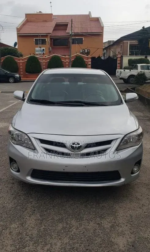 Toyota Corolla 2010 Silver