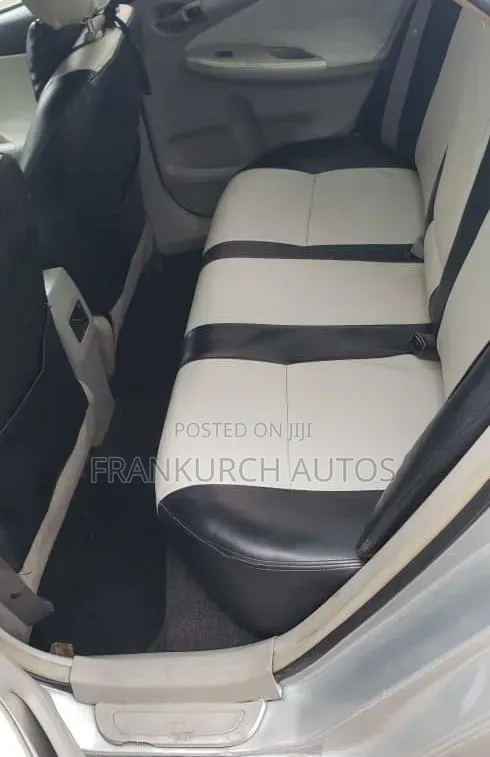 Toyota Corolla 2010 Silver
