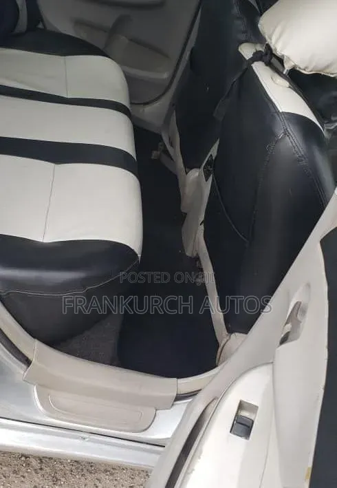 Toyota Corolla 2010 Silver