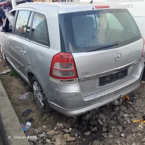 Opel Zafira 2.0T OPC 2010 Gold