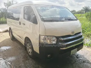 Toyota HiAce 2004 White