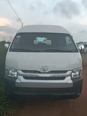 Toyota HiAce 2004 White