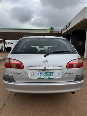 Toyota Avensis 2001 Silver