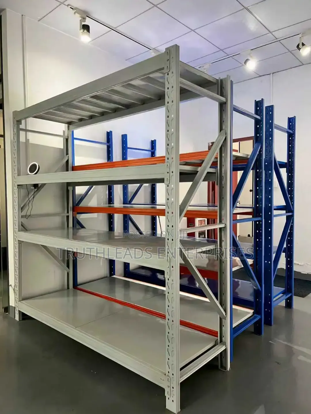 Creme De La Creme Etagere