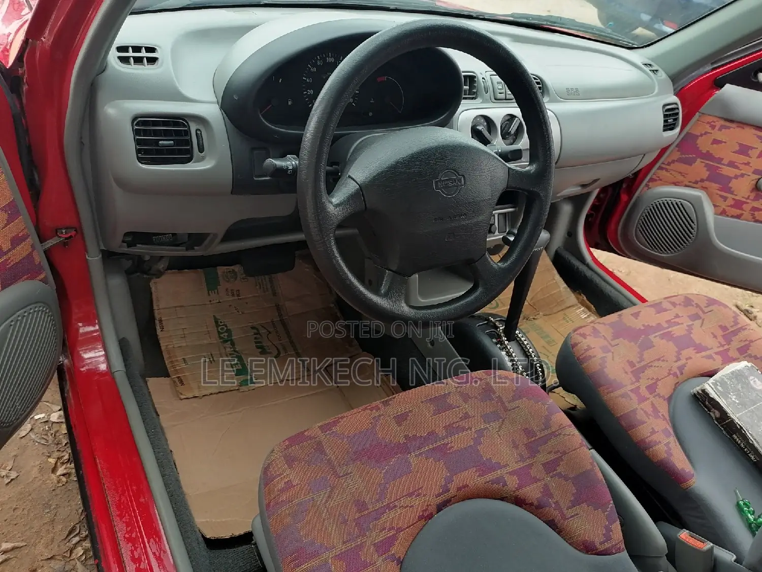 Nissan Micra 2000 Red