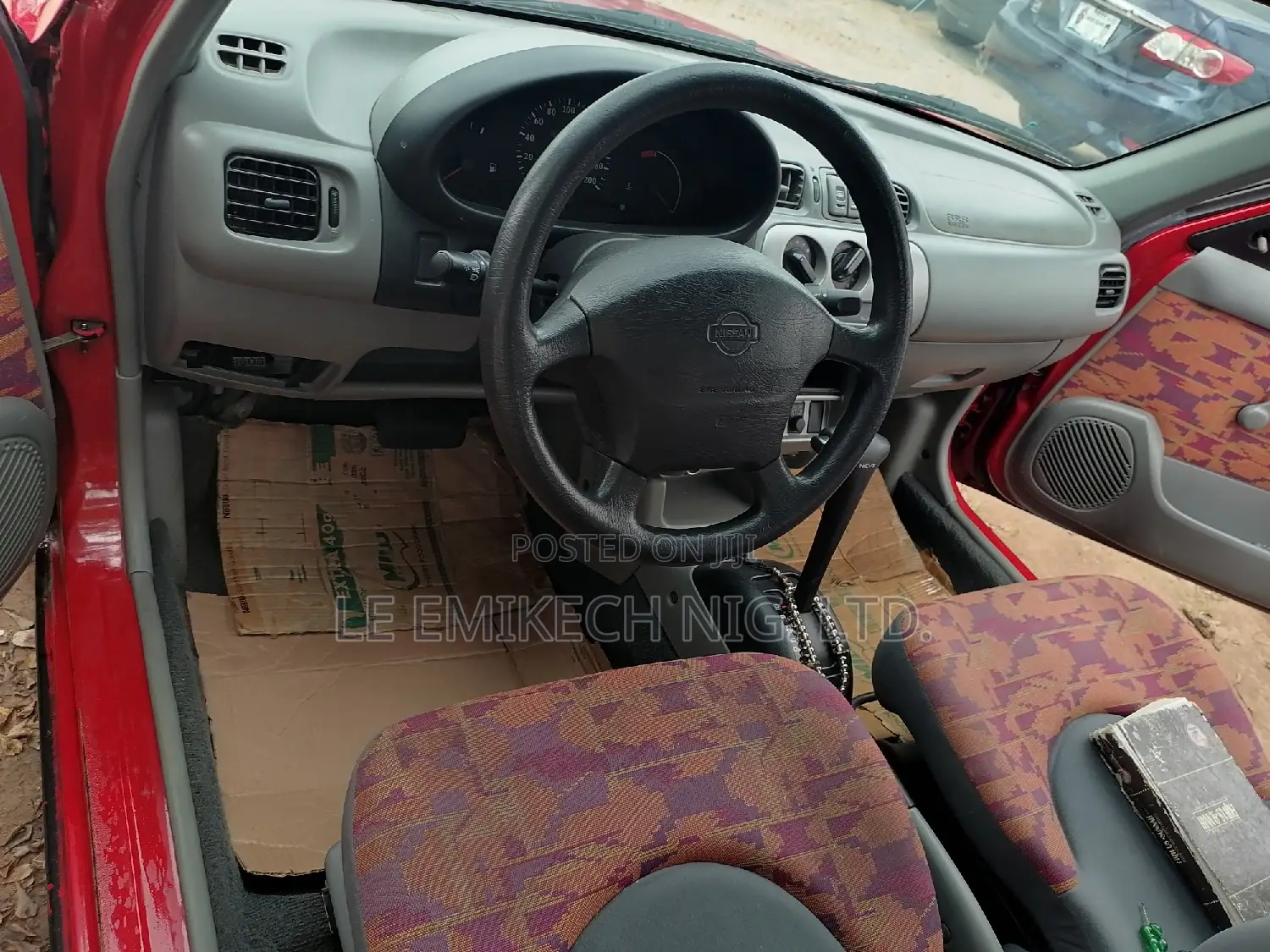 Nissan Micra 2000 Red