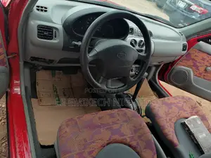 Nissan Micra 2000 Red