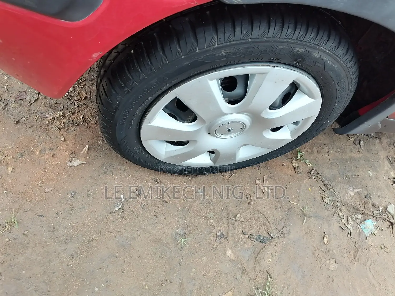 Nissan Micra 2000 Red